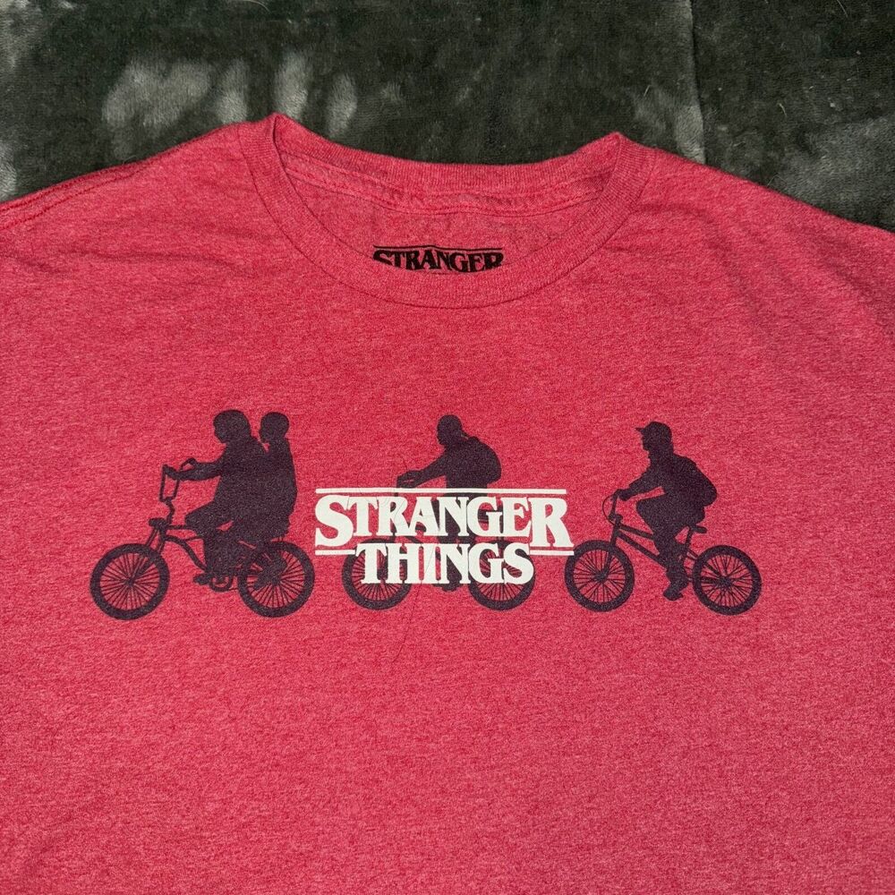 Netflix Stranger Things T-Shirt Mens Large Red Graphic Print Cotton Short Sleeve
